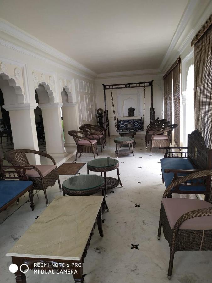 Отель Mpt Sheesh Mahal, Орчха Экстерьер фото