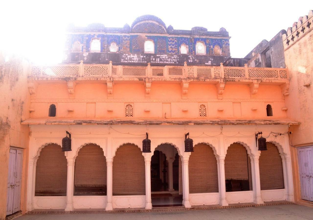 Отель Mpt Sheesh Mahal, Орчха Экстерьер фото